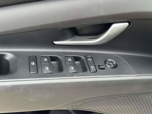Used 2024 Hyundai Elantra SEL FWD image 18