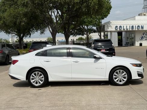 Used 2025 Chevrolet Malibu LT FWD image 3