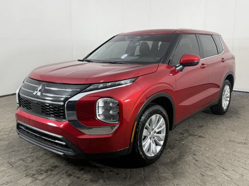 Used 2026 Mitsubishi Outlander ES FWD image 3
