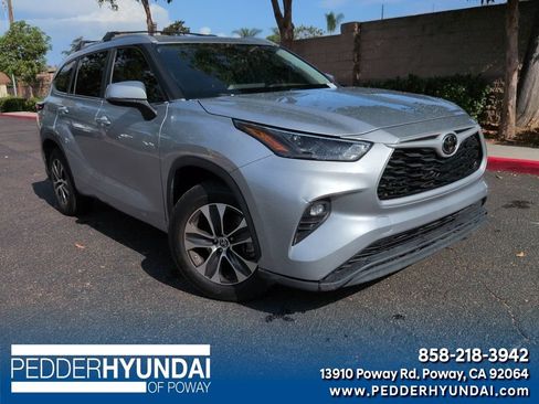 Used 2023 Toyota Highlander XLE FWD image 1