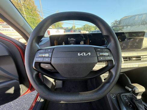 Used 2025 Kia K4 FWD image 26