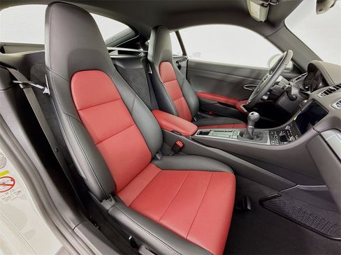 Used 2025 Porsche 718 Cayman image 28