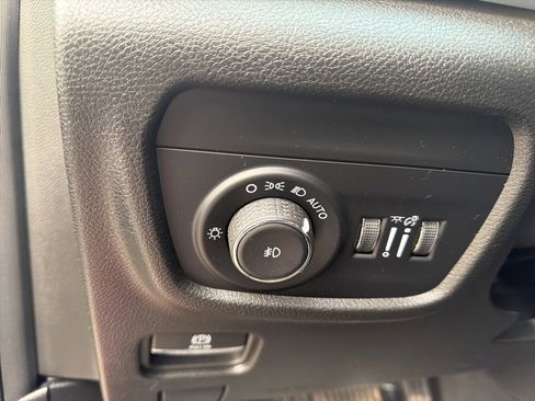 Certified 2023 Jeep Grand Cherokee Limited w/ Black Appearance Package image 7