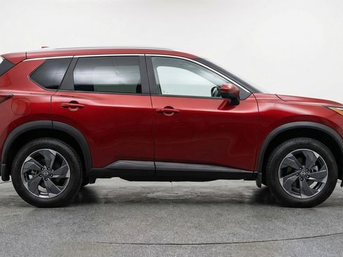 Used 2025 Nissan Rogue SV FWD image 11