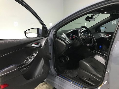 Used 2017 Ford Focus RS AWD/4WD image 9