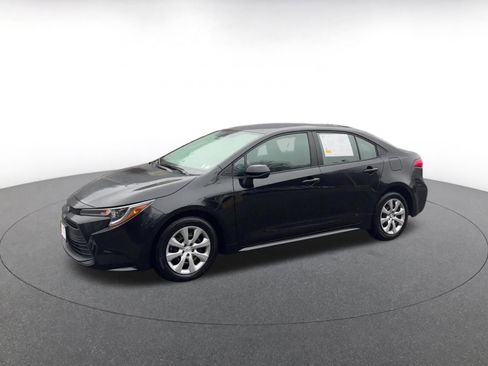 Used 2025 Toyota Corolla LE image 8