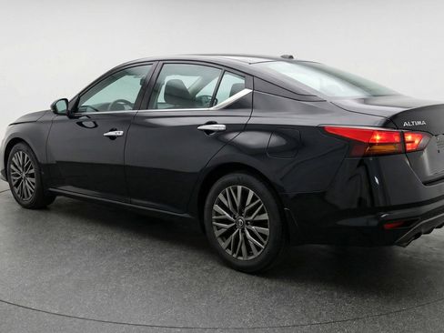 Used 2025 Nissan Altima 2.5 SV FWD image 6
