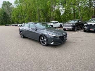 Used 2023 Hyundai Elantra Limited FWD video 2