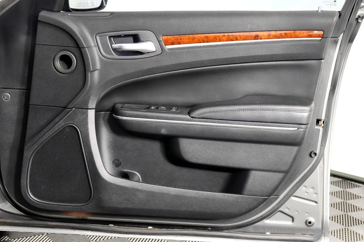 Used 2012 Chrysler 300 RWD image 32