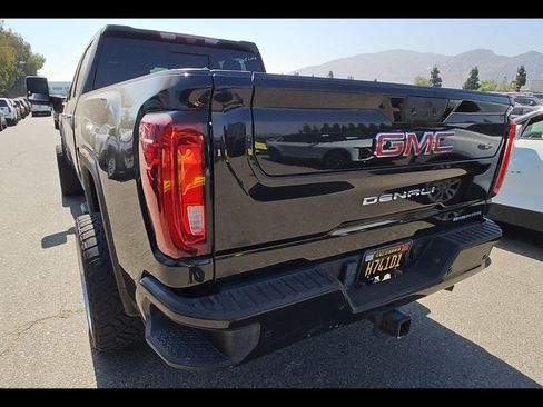 Used 2022 GMC Sierra 3500 Denali w/ Denali Black Diamond Edition AWD/4WD image 4