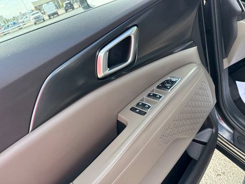 Used 2025 Kia Carnival FWD image 14