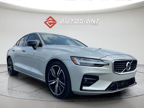 Used 2020 Volvo S60 T5 R-Design FWD image 11