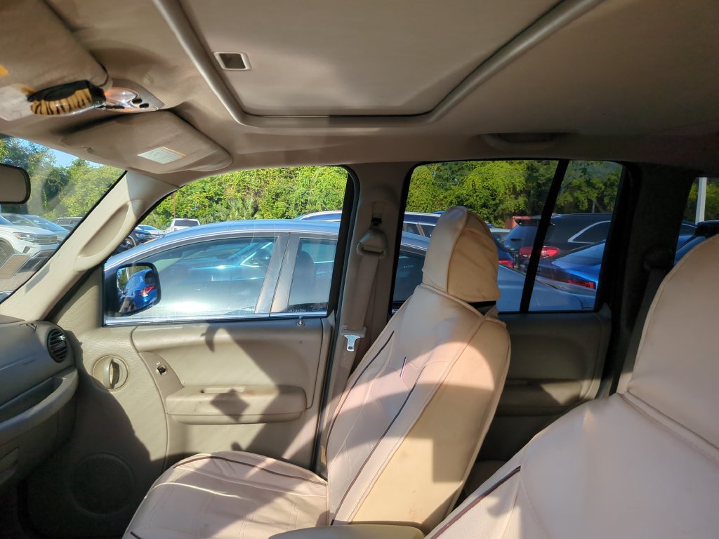 Used 2005 Jeep Liberty Sport RWD image 7