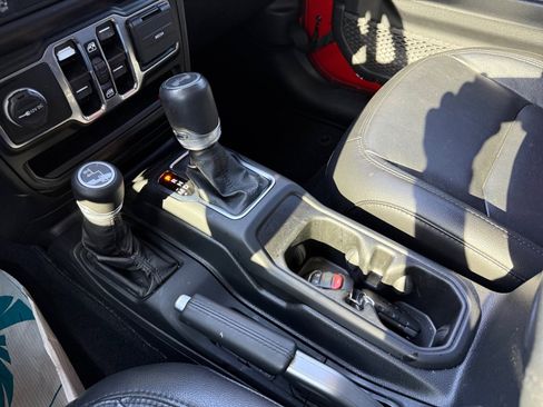 Used 2021 Jeep Wrangler Unlimited Sahara image 14