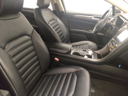 Used 2020 Ford Fusion SEL FWD image 21
