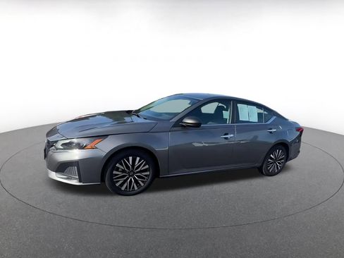 Used 2025 Nissan Altima 2.5 SV image 8