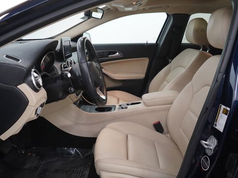 Used 2017 Mercedes-Benz GLA 250 4MATIC image 16