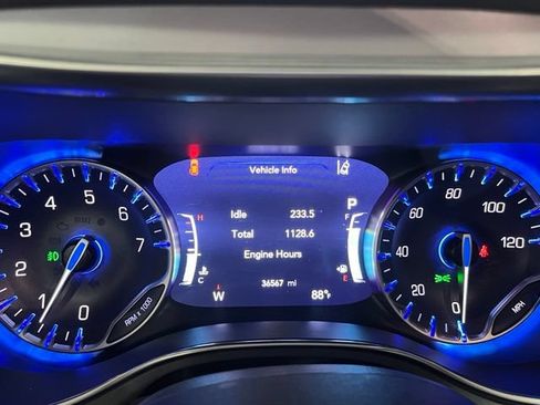 Used 2025 Chrysler Pacifica Limited FWD image 18