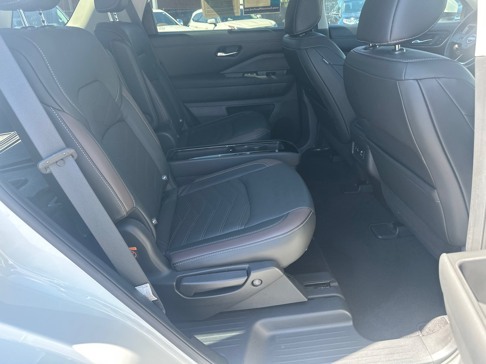 Used 2022 Nissan Pathfinder Platinum w/ Cargo Package FWD image 15