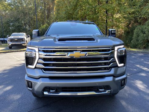 Used 2024 Chevrolet Silverado 2500 High Country w/ High Country Premium Package image 3