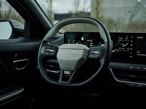 New 2025 Kia K4 GT-Line w/ GT-Line Sunroof Package image 14