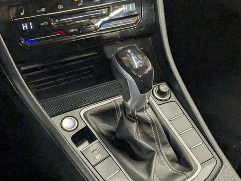 Used 2025 Volkswagen Jetta SE image 15