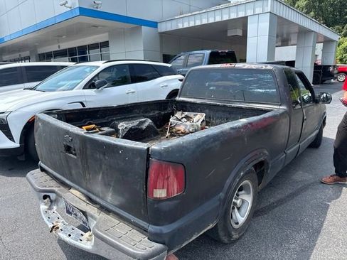 Used 2000 Chevrolet S10 Pickup LS w/ Preferred Equipment Group RWD image 5