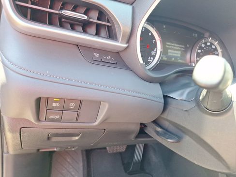 Used 2024 Toyota Highlander LE image 18