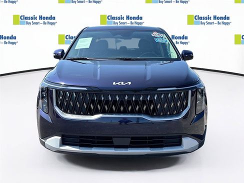 Used 2025 Kia Carnival FWD image 2