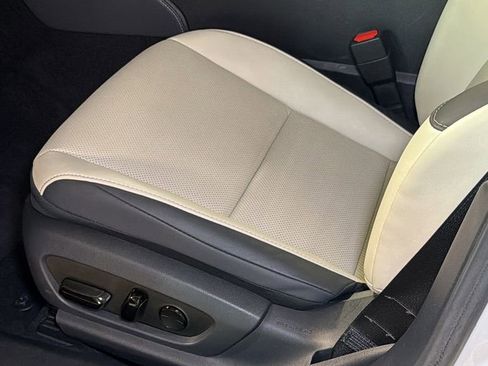 Certified 2025 Lexus ES 300h w/ Premium Package image 19