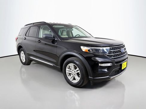 Used 2020 Ford Explorer XLT w/ Equipment Group 202A AWD/4WD image 4