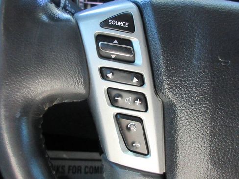 Used 2017 Nissan Titan SV RWD image 34