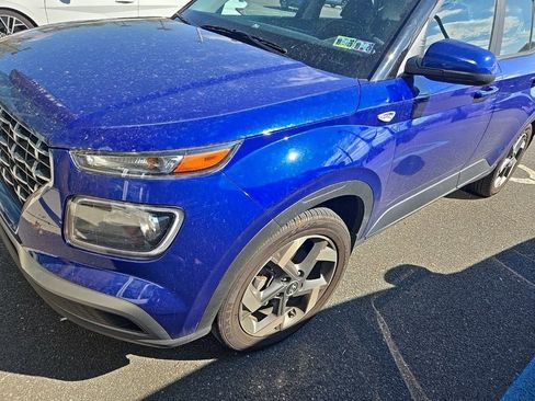 Certified 2023 Hyundai Venue Limited FWD image 3