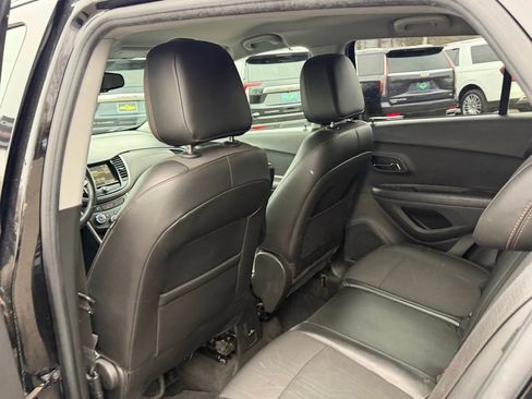 Used 2019 Chevrolet Trax LT w/ LT Convenience Package image 12