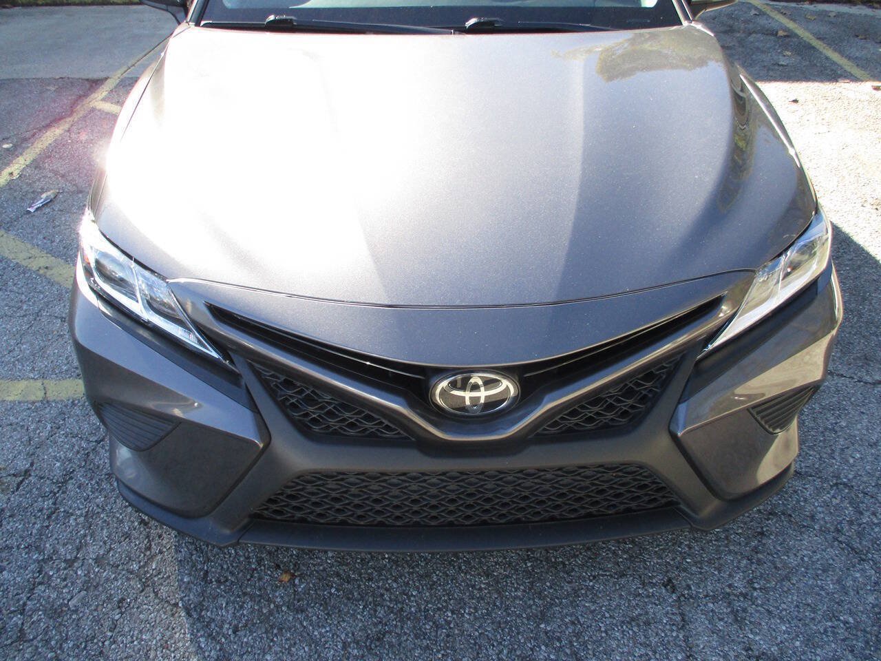 Used 2018 Toyota Camry SE FWD image 25