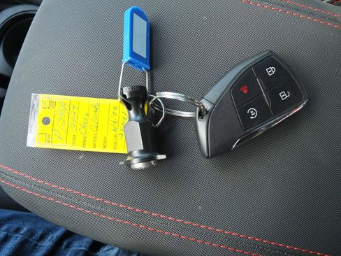 Used 2024 Chevrolet Colorado Z71 w/ Z71 Convenience Package 2 image 28