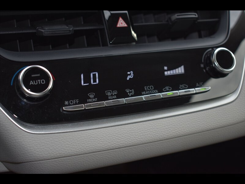 Used 2021 Toyota Corolla LE w/ Carpet Mat Package (TMS) FWD image 12
