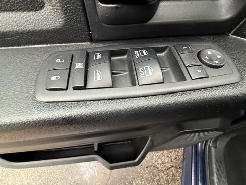 Used 2018 RAM 1500 SLT image 18