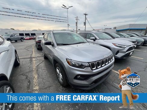 Used 2024 Jeep Compass Latitude image 2