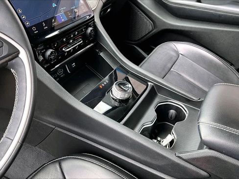 Used 2023 Jeep Grand Cherokee Limited w/ Luxury Tech Group II image 17