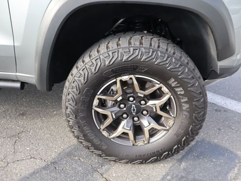 Used 2024 Chevrolet Colorado ZR2 w/ ZR2 Convenience Package III AWD/4WD image 39