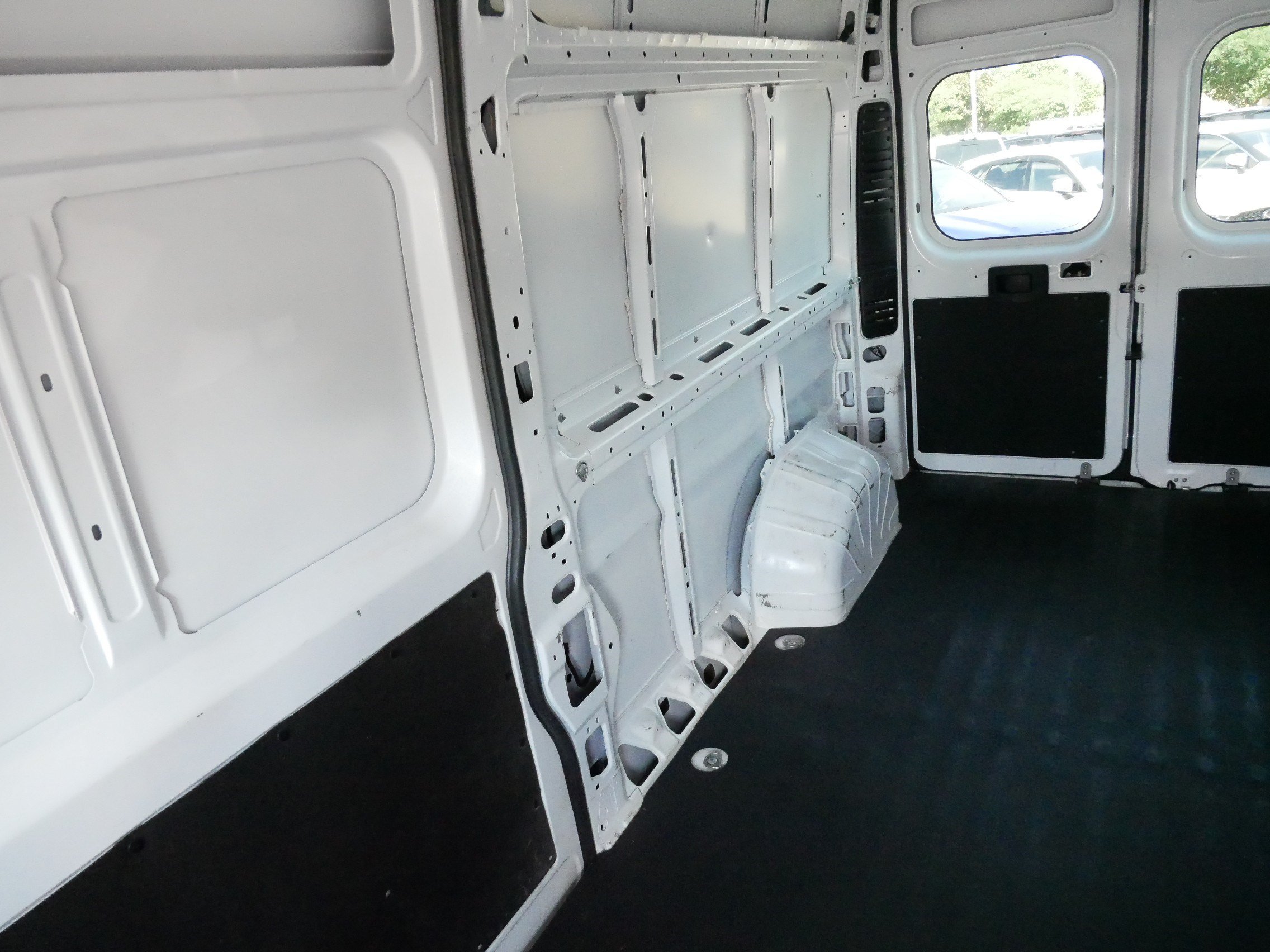 Used 2023 RAM ProMaster 2500 FWD image 12