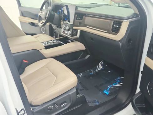 Used 2024 Ford Expedition Limited image 37