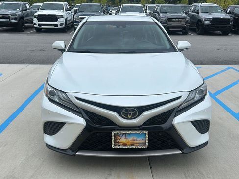 Used 2018 Toyota Camry XSE FWD image 2