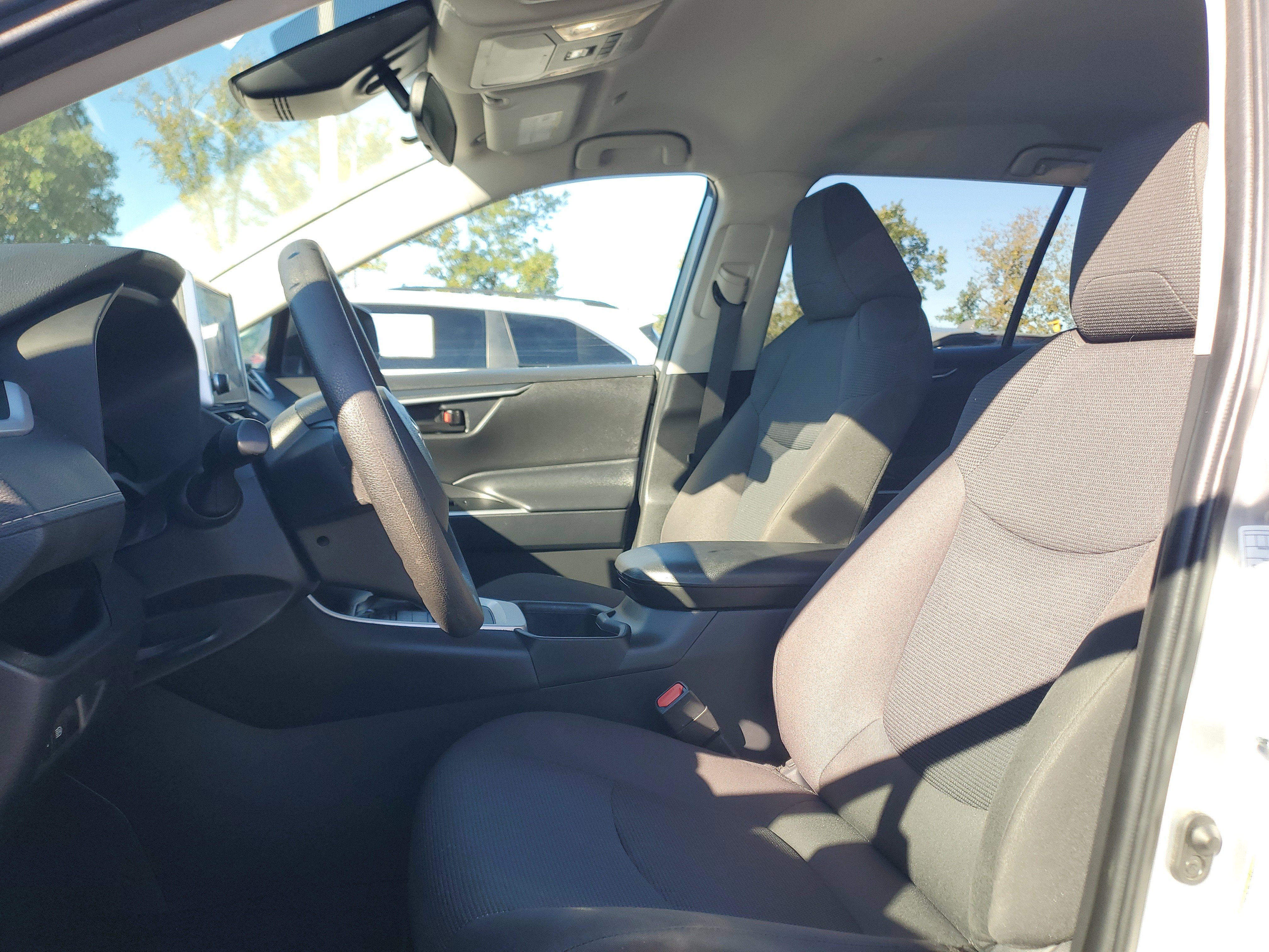 Certified 2025 Toyota RAV4 LE AWD/4WD image 17