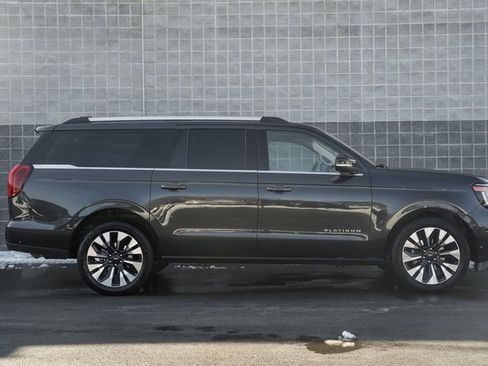 Used 2025 Ford Expedition Max Platinum w/ Driver's Package image 4