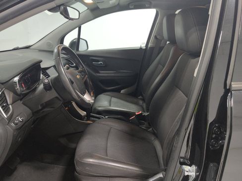 Used 2022 Chevrolet Trax LT w/ LT Convenience Package AWD/4WD image 17