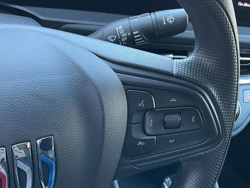 Used 2025 Buick Envista Preferred image 25