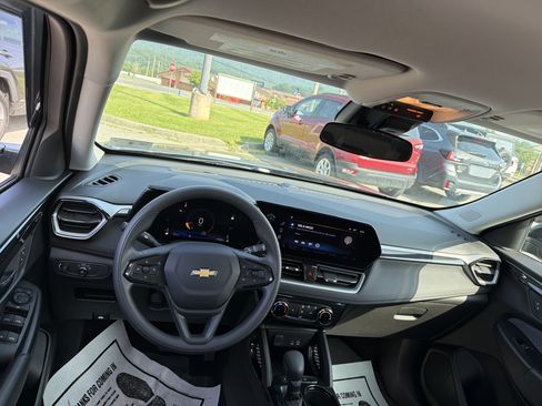 Used 2025 Chevrolet TrailBlazer LT FWD image 14