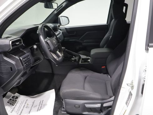 Used 2025 Toyota 4Runner SR5 AWD/4WD image 10